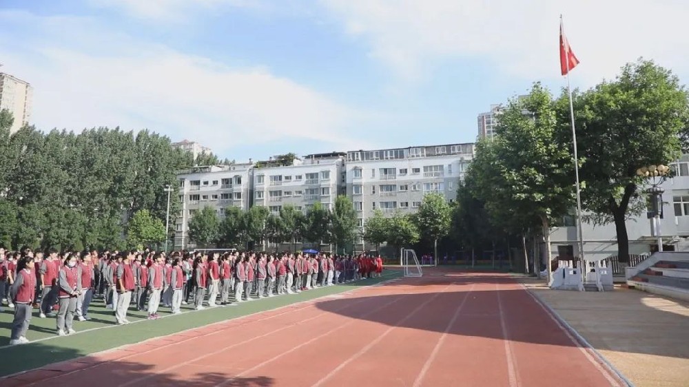 西安雁南中学隆重举行2023届初三年级毕业典礼