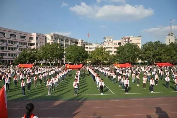 建议西安市教育局加大航天基地高中学校招生指标