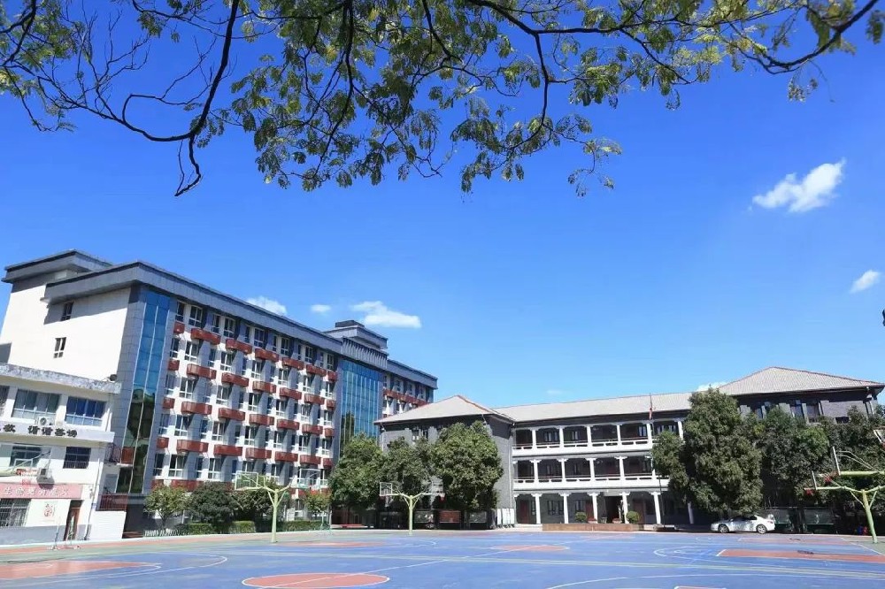 保护生态环境 共建绿色家园——西安市第二十六中学“名校+”共同体召开生态环保主题教育班会