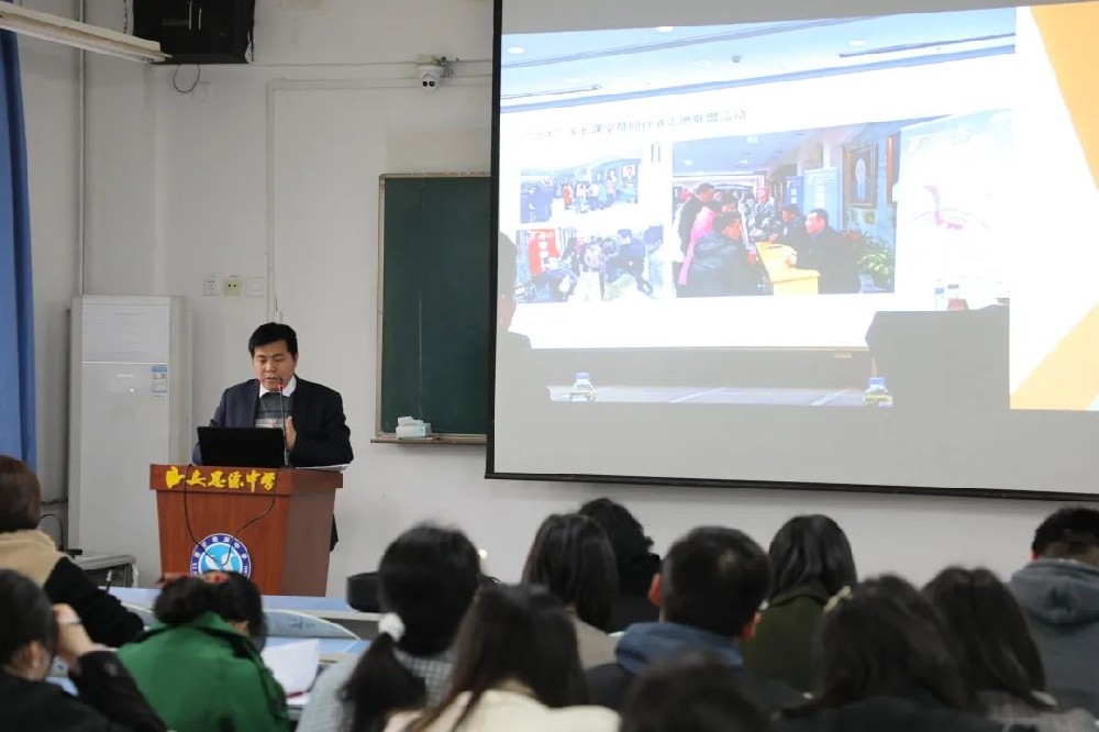 西安思源中学召开新高考培训心得分享会