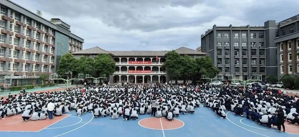 西安市二十六中“名校+”共同体开展防震减灾应急疏散演练