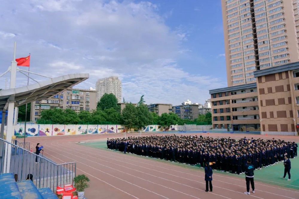 【点亮明日之星】西安市第三中学初一、初二年级召开学生表彰会