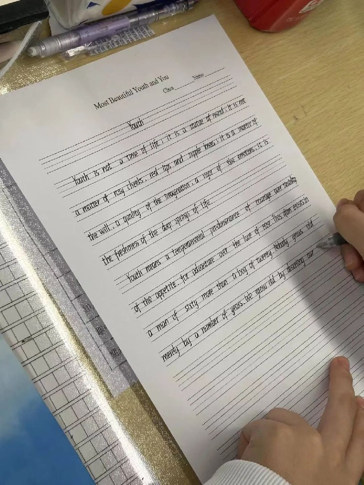 “行云流水，落笔生烟”——西安国际港务区高新一中陆港中学高2026届高一年级英语书写大赛