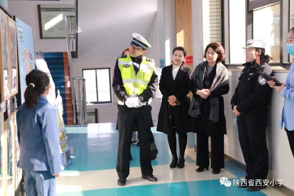 “文明交通 你我同行”小斑马警校共护交通安全志愿服务活动走进陕西省西安小学暨小斑马交通文明画展