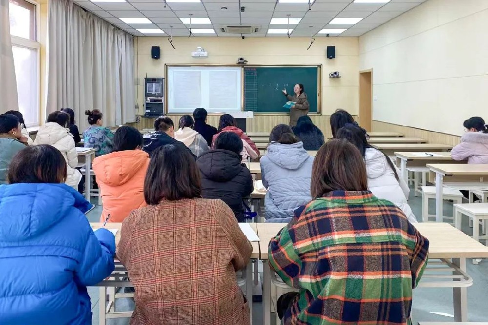 西安市雁塔区航天小学数学组开展主题教研活动
